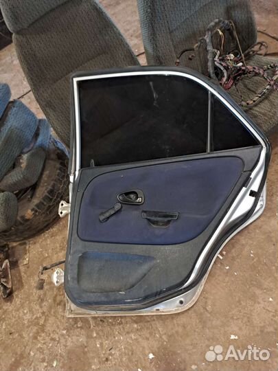 Дверь задняя правая Mitsubishi Carisma