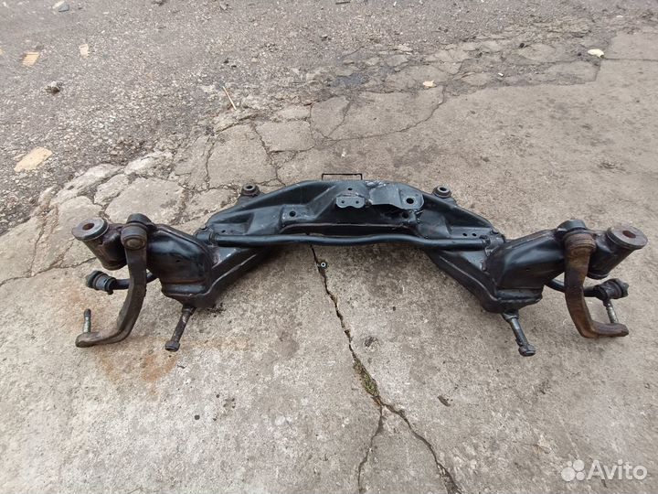 Подрамник Nissan Primera P12