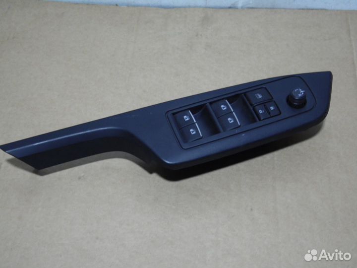 Блок кнопок стеклоподьемников Тойота-Лексус