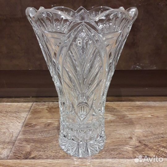 Хрустальная ваза