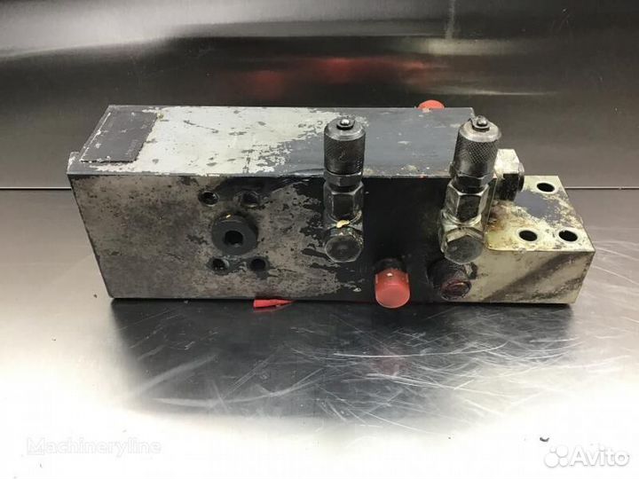 Клапан двигателя Liebherr 10803073