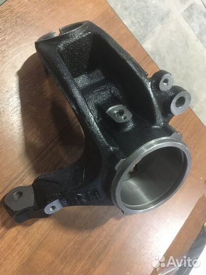 Кулак поворотный передний правый мазда 3