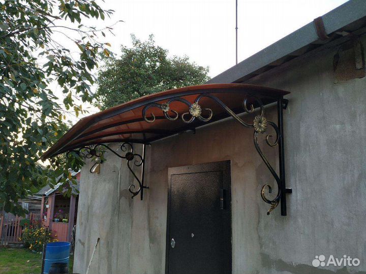 Козырек над дверью