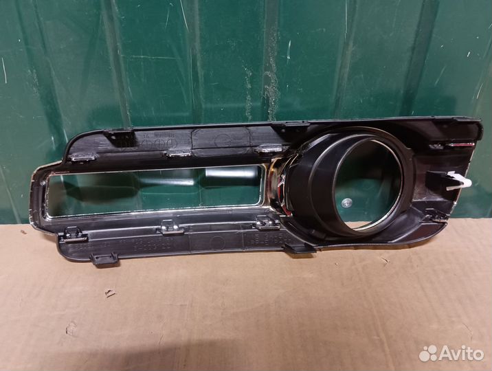 Окантовка птф правая Pajero 4 2014-нв