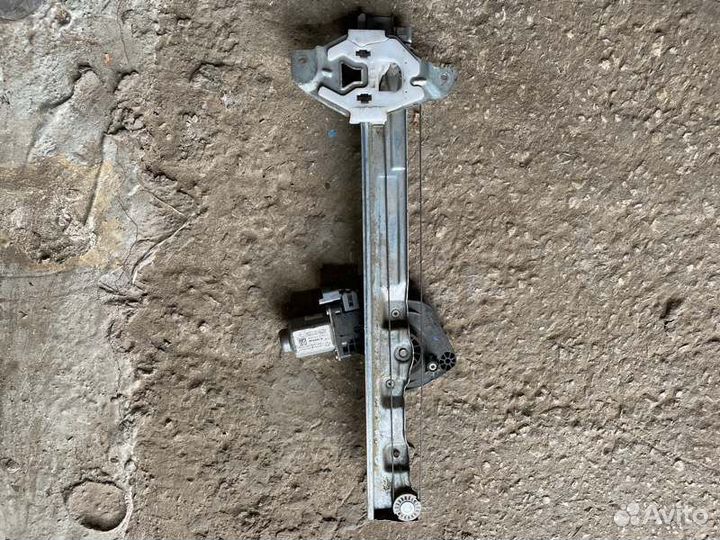 Стеклоподъемник передний правый Citroen C4 2008