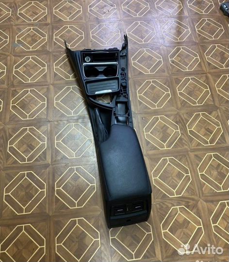 Подлокотник отBMW F30