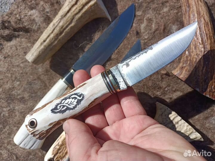 Нож рукоять из рога.резьба