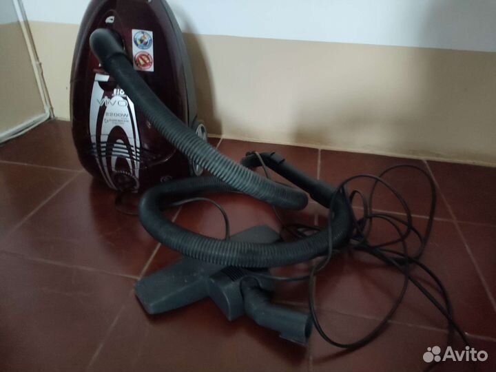 Пылесос LG Storm Extra 1400W