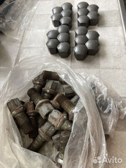 Оригинал колпачки с болтами R16 Октавия А7