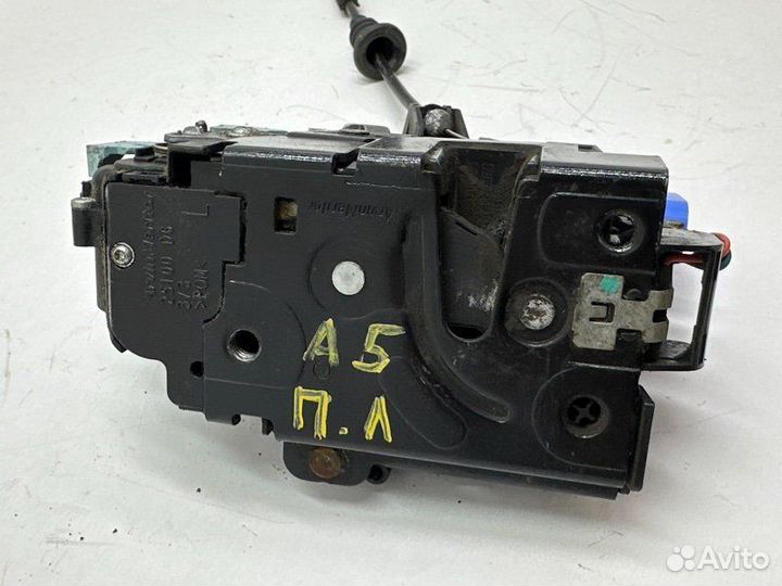 Замок двери передний левый Skoda Octavia 1Z3 caxa