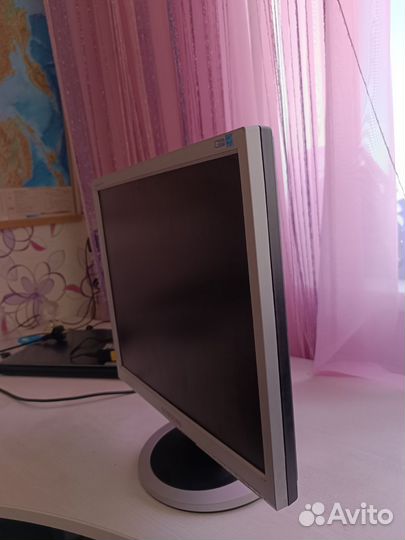 Монитор Samsung