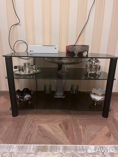 Стеклянная тумба под тв