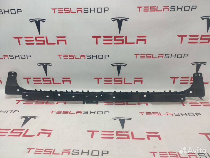 Кронштейн бампера центральный Tesla Model 3 2021