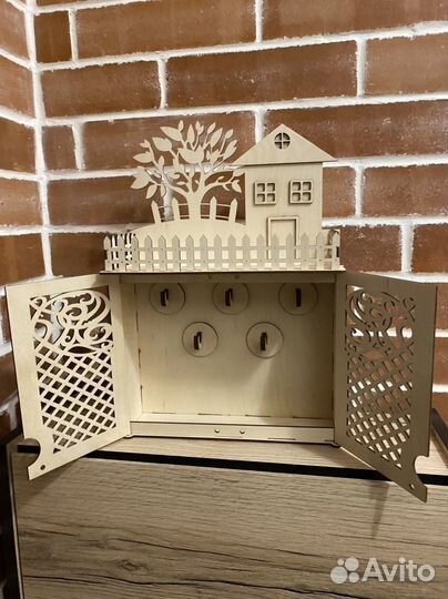 Ключница настенная из дерева