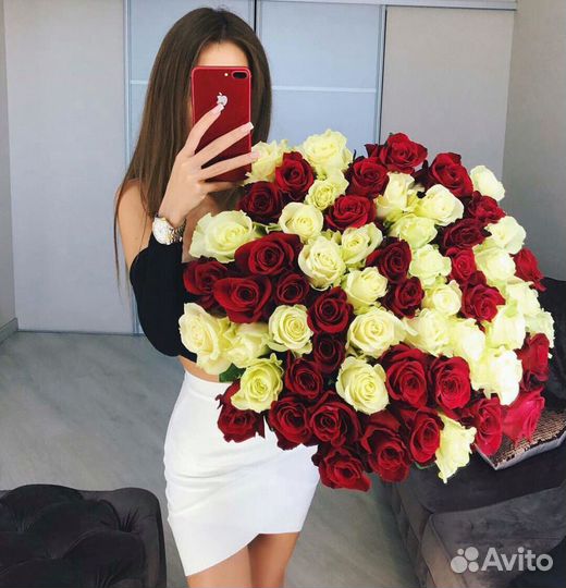 Розы с доставкой Белые и красные 61 шт Микс