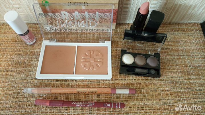 Тени, румяна и хайлайтер