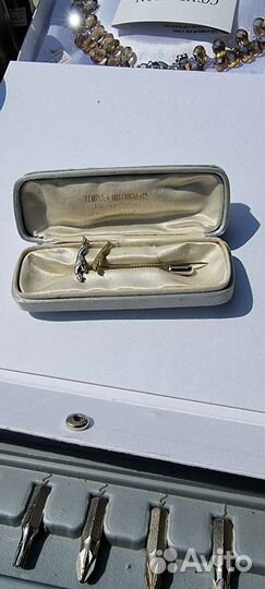 Брошки брендовые Ягуар