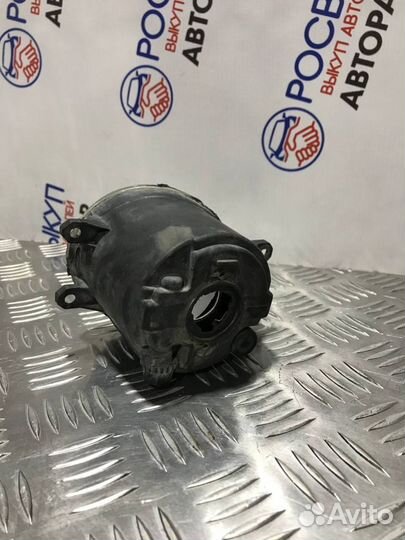 Фара противотуманная Toyota Avensis 2 T250