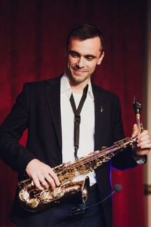 Музыкант, саксофонист на праздник, свадьбу