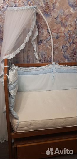 Детская кроватка