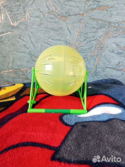 Прогулочный шар для хомяка на подставке