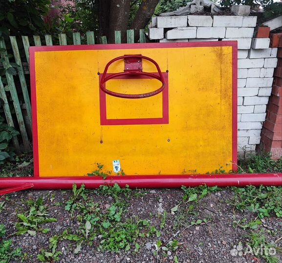 Баскетбольное кольцо и стойка