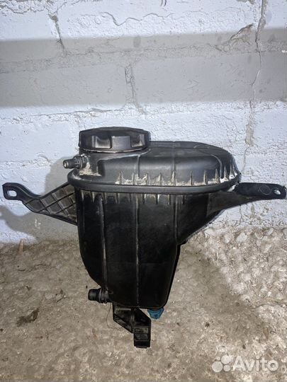 Расширительный бачок на BMW 523i