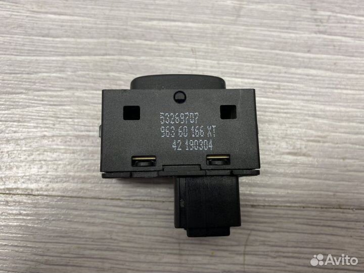 Блок управления стеклоподъемником передний правый