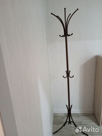 Вешалка напольная металлическая