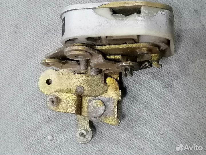 Замок двери передней левой Volvo 343 1984-1991