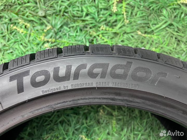 Tourador Ice Star TSW1 245/40 R19 и 275/35 R19 100T