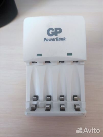 GP Универсальное зарядное устройство