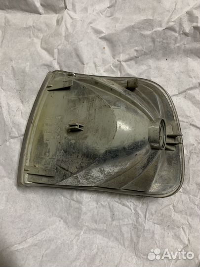 Поворотник правый VW Transporter T4