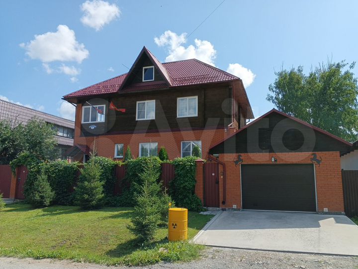 Коттедж 289 м² на участке 8 сот.