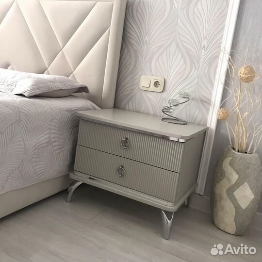 Тумбочка прикроватная