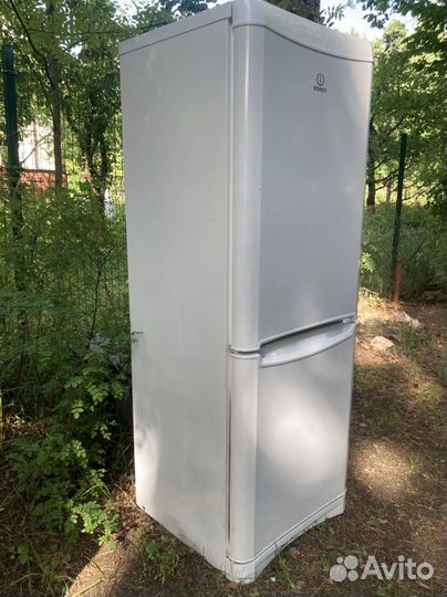 Холодильник Indesit