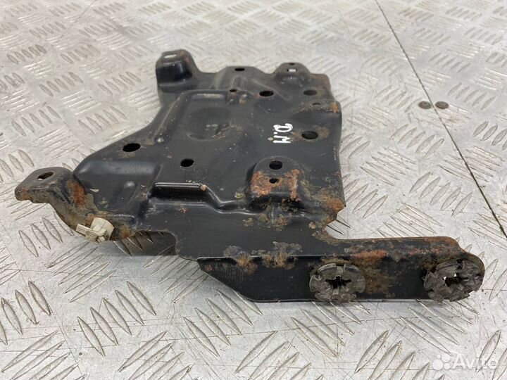 Б/У Площадка под аккумулятор (крепление акб)