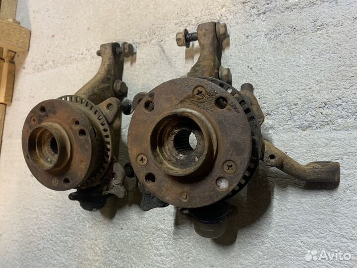 Поворотный кулак Volkswagen Passat b4