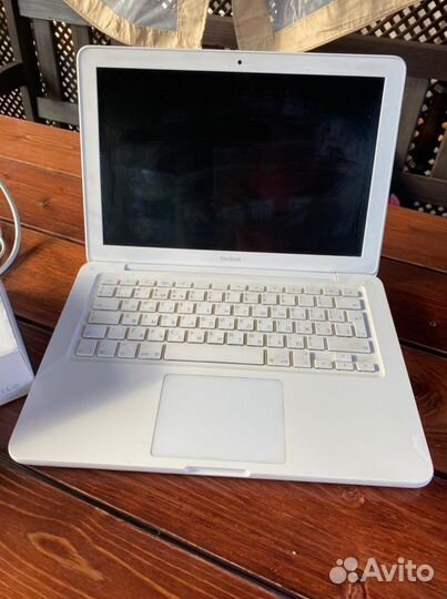 Ноутбук Apple MacBook 2010