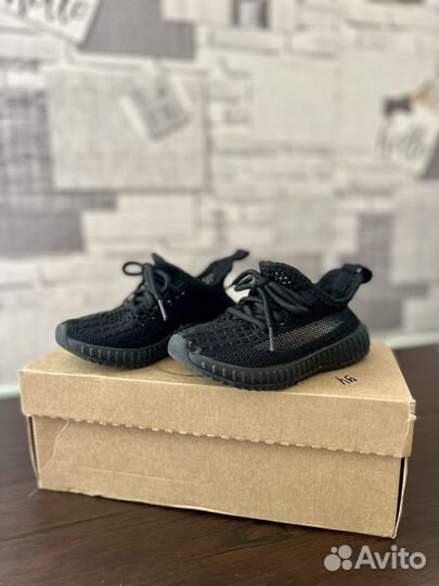 Кроссовки изи