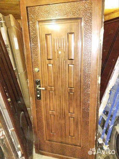 Дверь входная металлическая правая бу