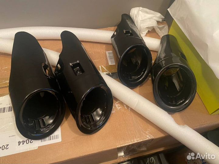 Черные насадки глушителя Porsche Macan