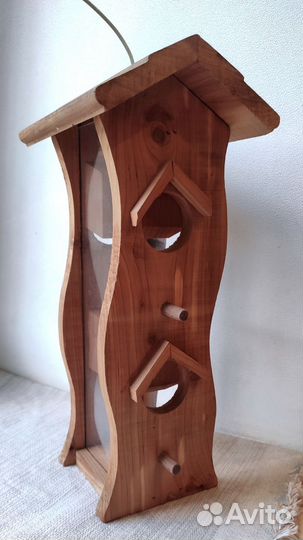 Экологичная кормушка для птиц из дерева