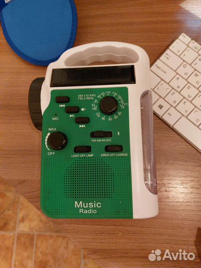 Портативный радиоприемник/колонка
