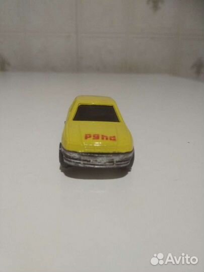 Игрушечный автомобиль