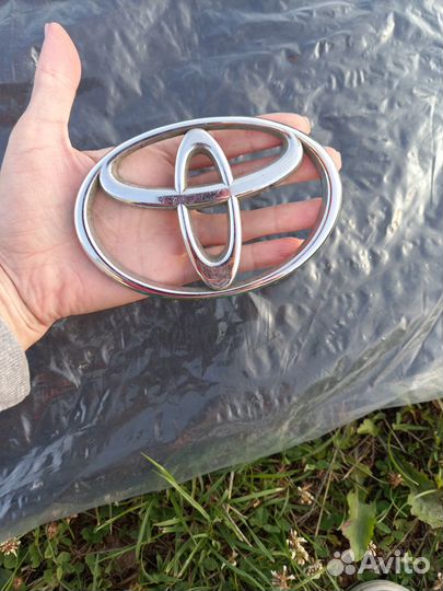 Эмблема toyota verso