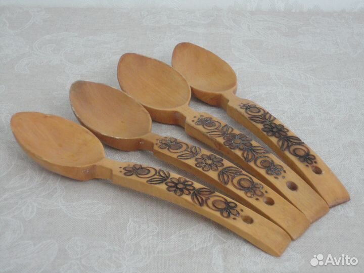 Кружки эмалированные, набор ложек деревянных