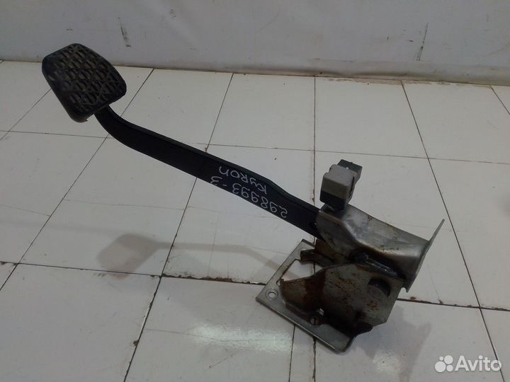 Педаль тормоза (SsangYong Kyron)