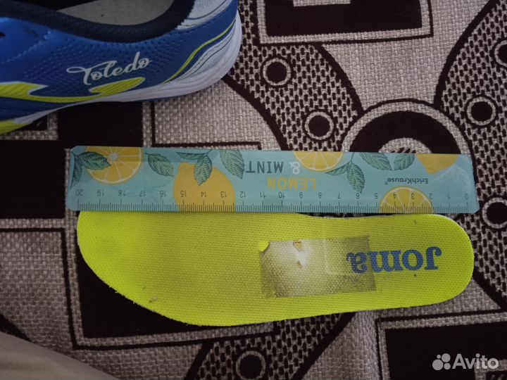 Детские футбольные бутсы