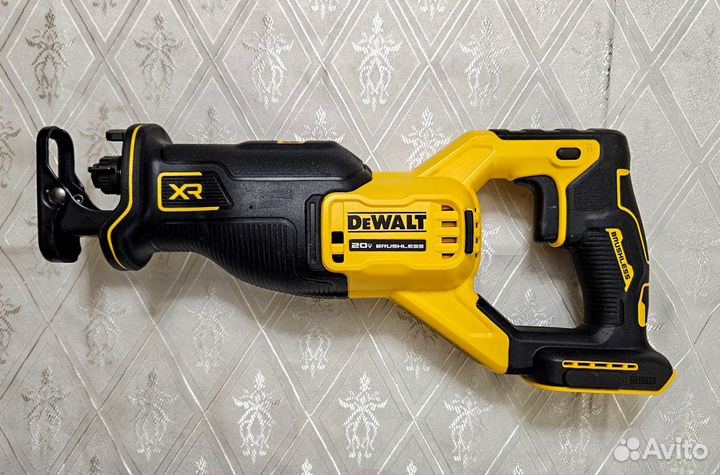 Сабельная пила DeWalt dcs382